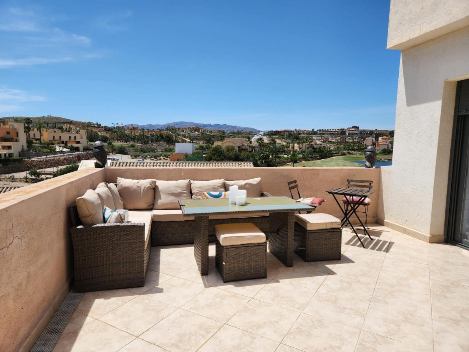 Atico Esquinero Con Preciosas Vistas Al Valle Del Golf Con Piscina Comunitaria! Apartamento Vera