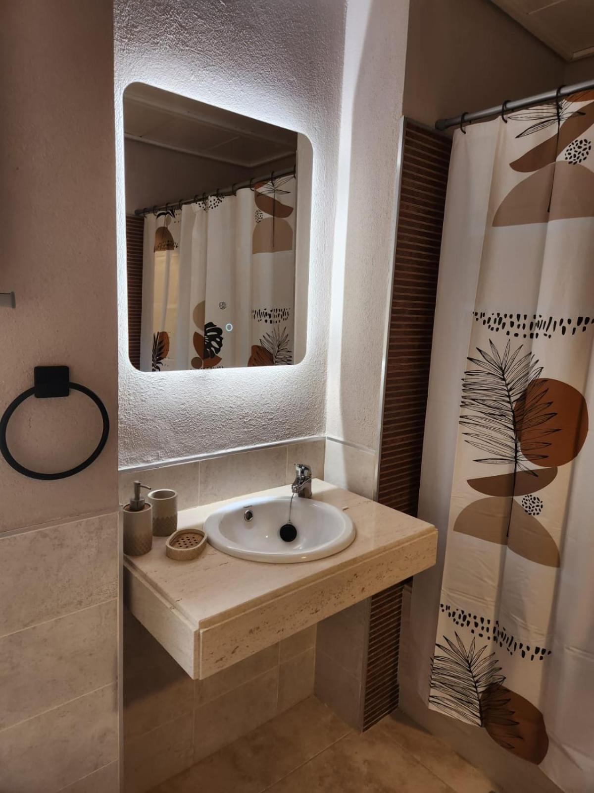 Atico Esquinero Con Preciosas Vistas Al Valle Del Golf Con Piscina Comunitaria! Apartamento *