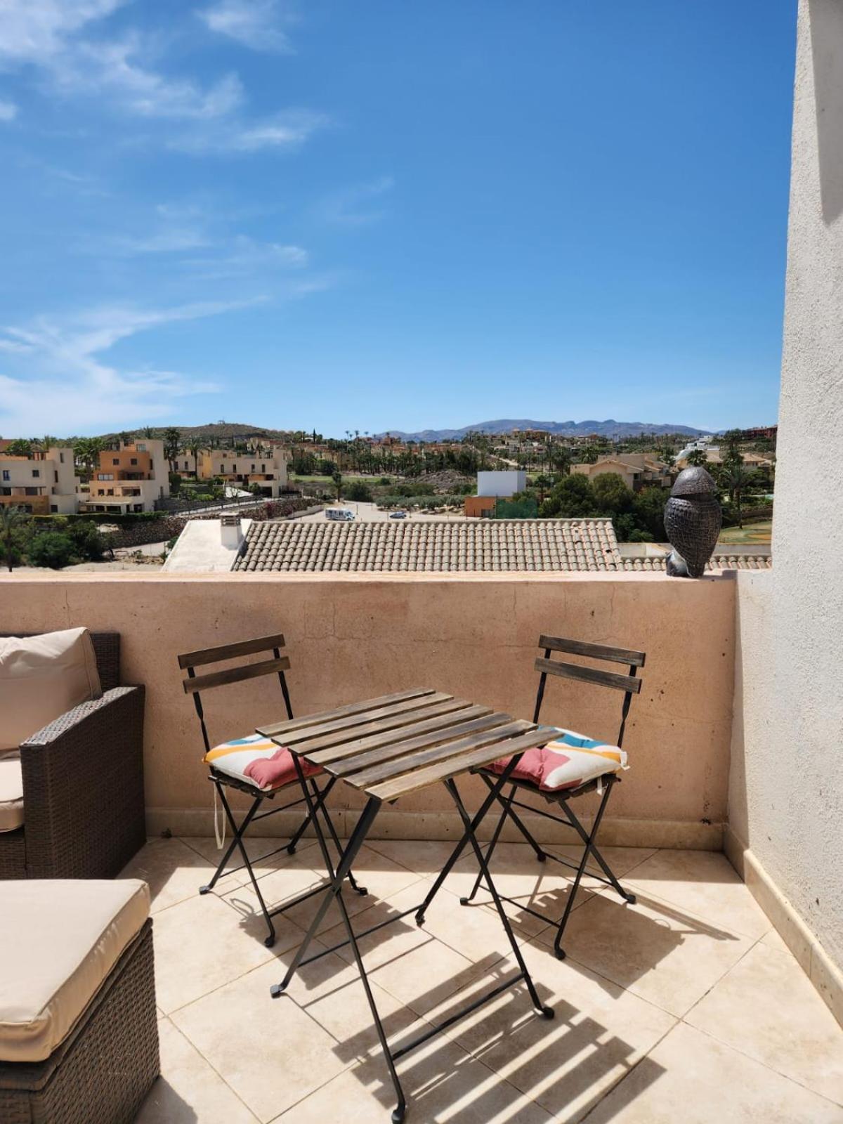 Atico Esquinero Con Preciosas Vistas Al Valle Del Golf Con Piscina Comunitaria! Apartamento Vera