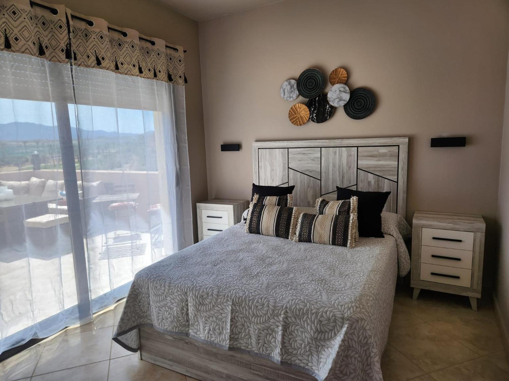 Atico Esquinero Con Preciosas Vistas Al Valle Del Golf Con Piscina Comunitaria! Apartamento *