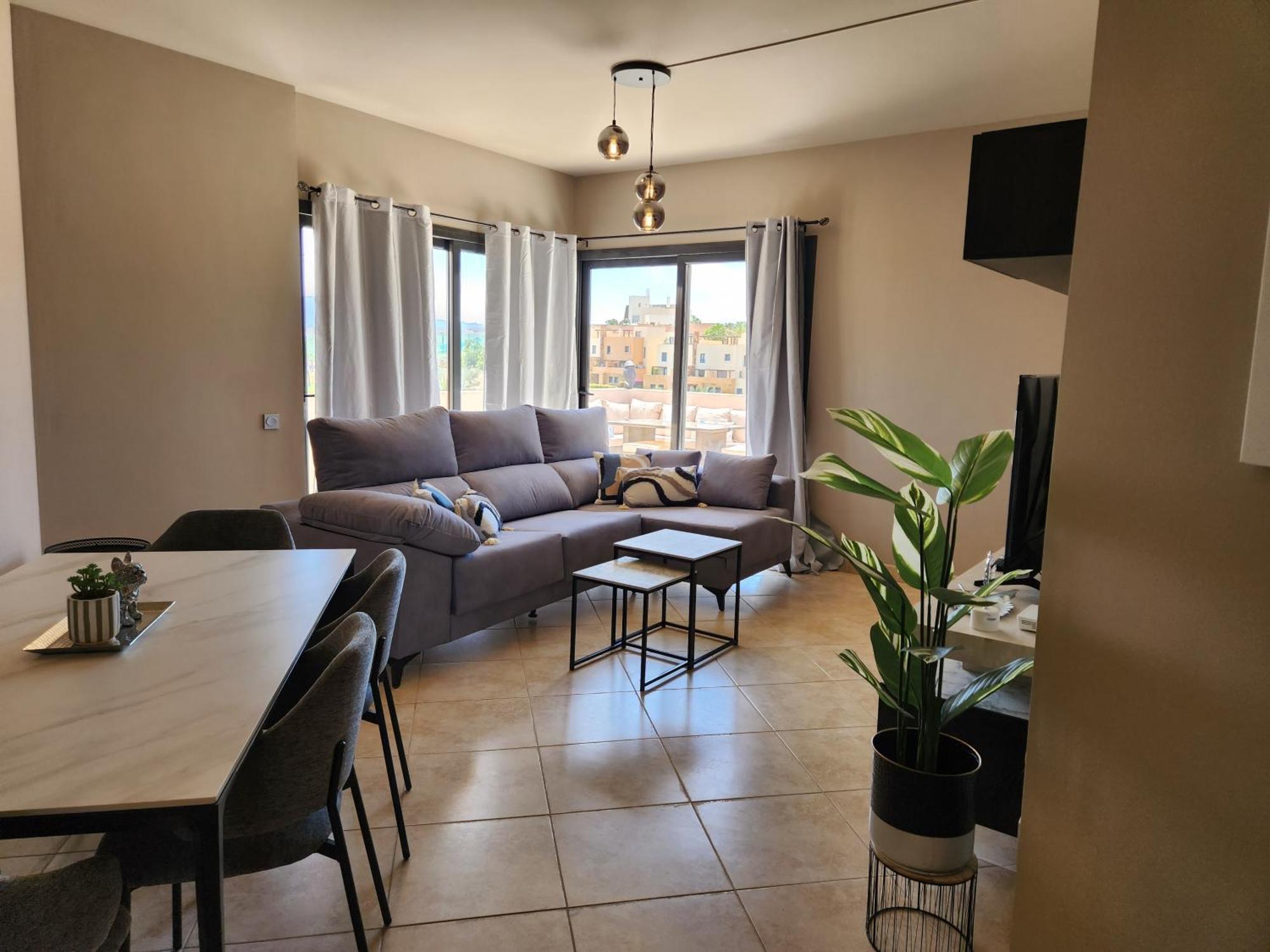 Atico Esquinero Con Preciosas Vistas Al Valle Del Golf Con Piscina Comunitaria! Apartamento