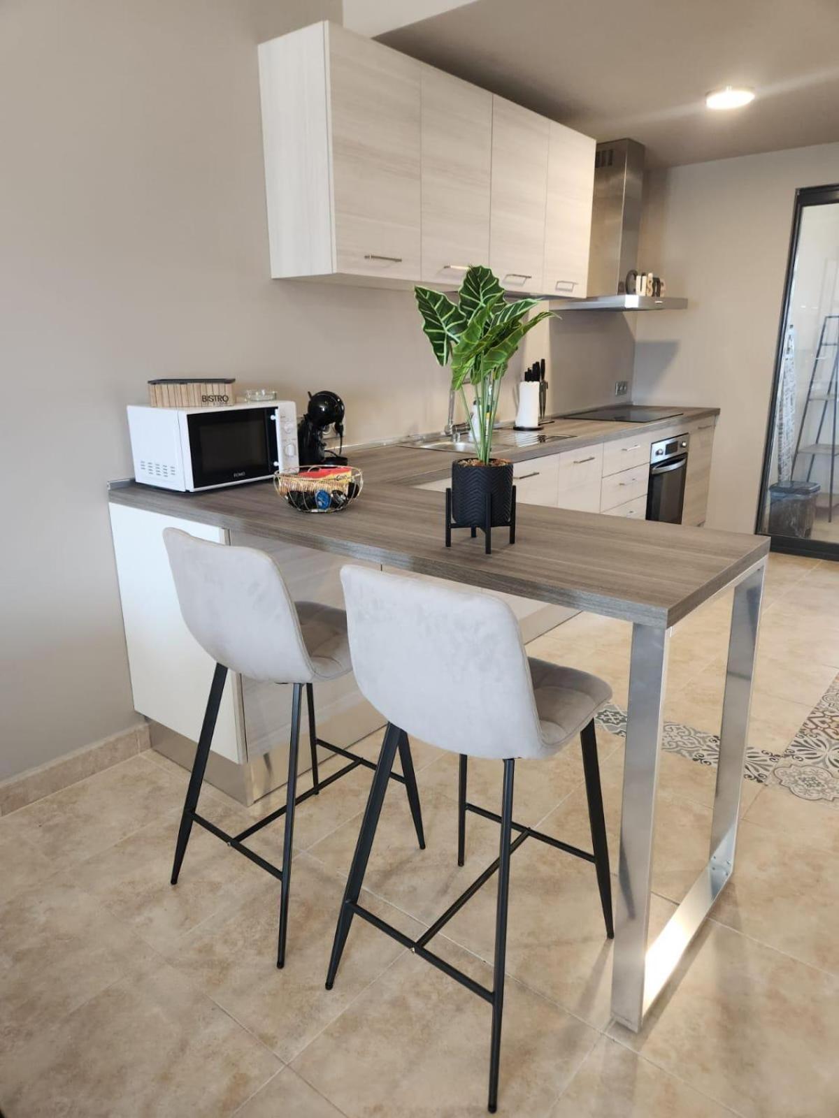 Atico Esquinero Con Preciosas Vistas Al Valle Del Golf Con Piscina Comunitaria! Apartamento