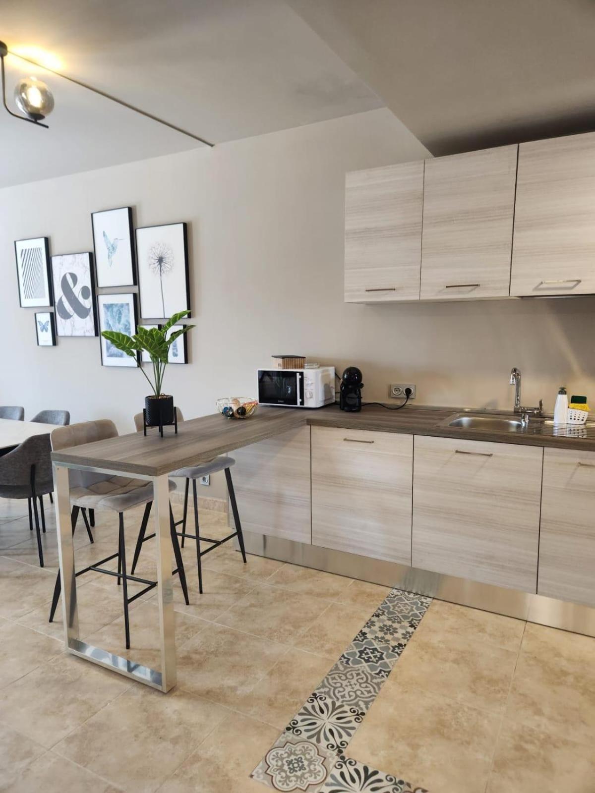 Apartamento Atico Esquinero Con Preciosas Vistas Al Valle Del Golf Con Piscina Comunitaria!