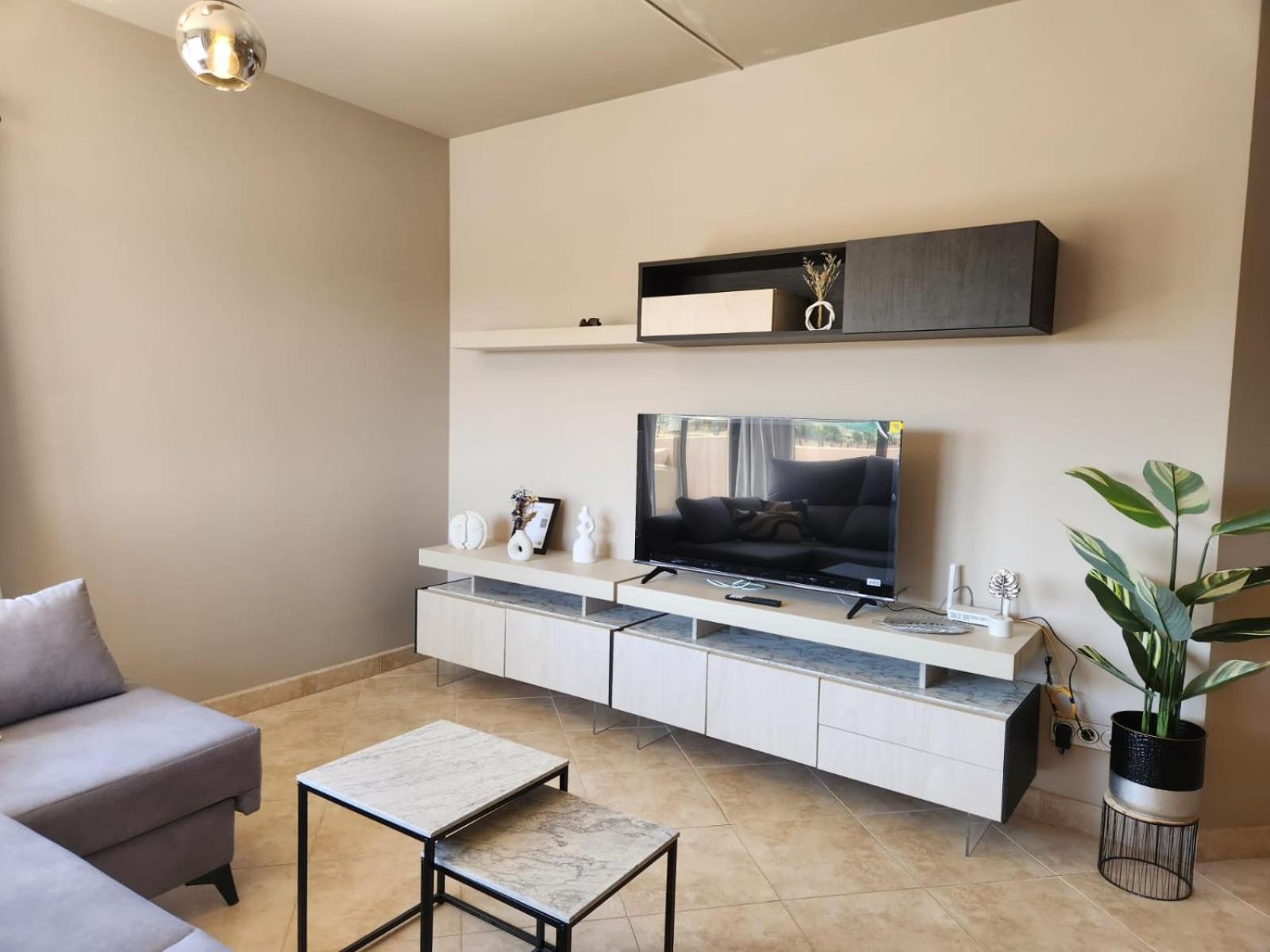 Atico Esquinero Con Preciosas Vistas Al Valle Del Golf Con Piscina Comunitaria! Apartment *